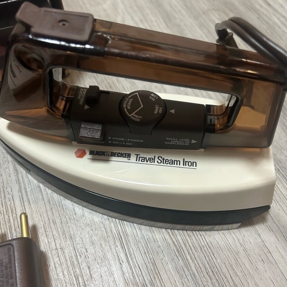 Vintage BLACK & DECKER The Small Wonder steam and dry travel clothes iron & case - Picture 2 of 8